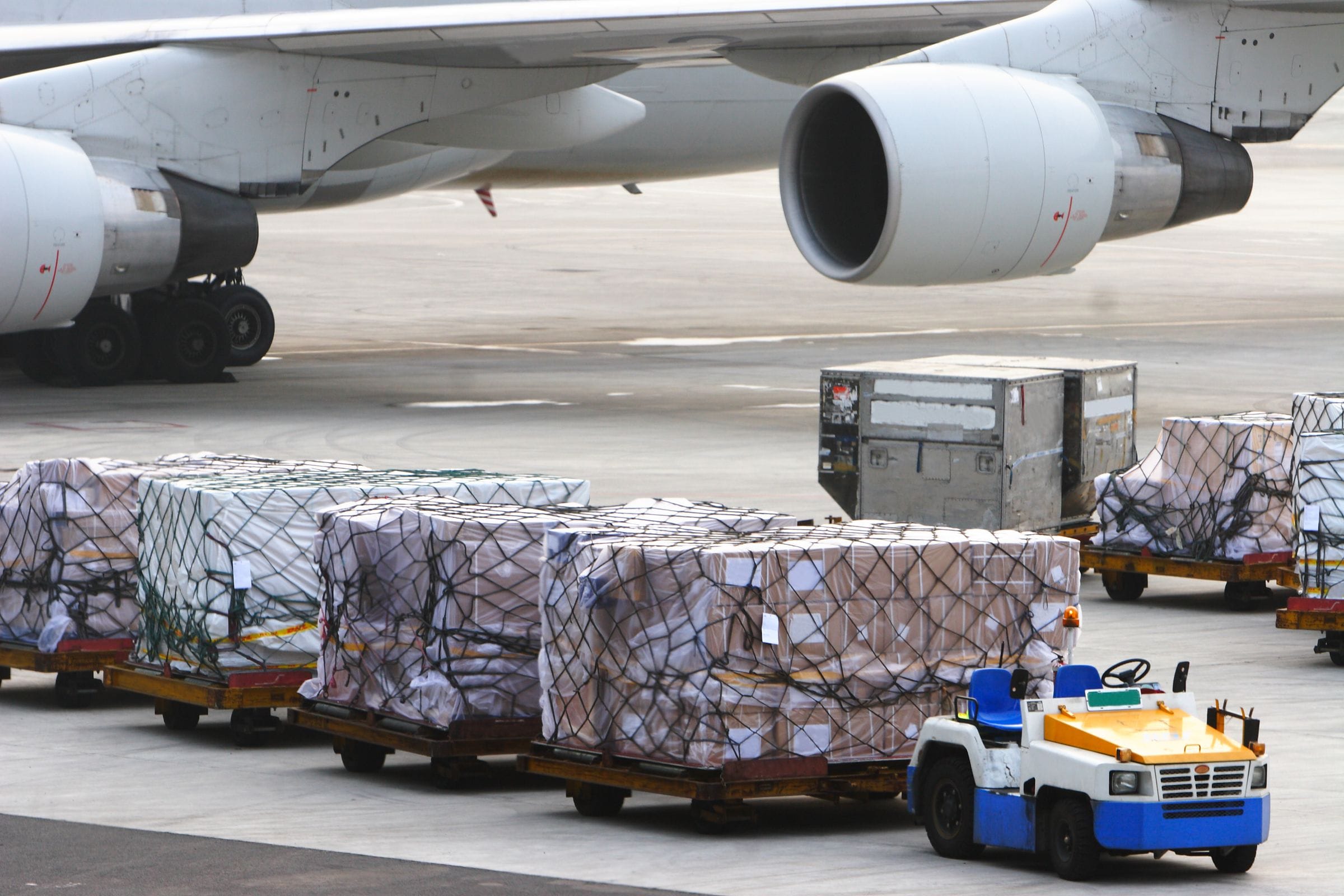 Перевозка грузов воздух. 787 Cargo. Авиаперевозки грузов. Авиационные грузовые перевозки. Грузовые авиаперевозки.